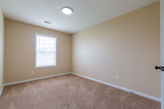 Building Photo - 3 Bed/2 Bath Townhouse in Douglasville!
