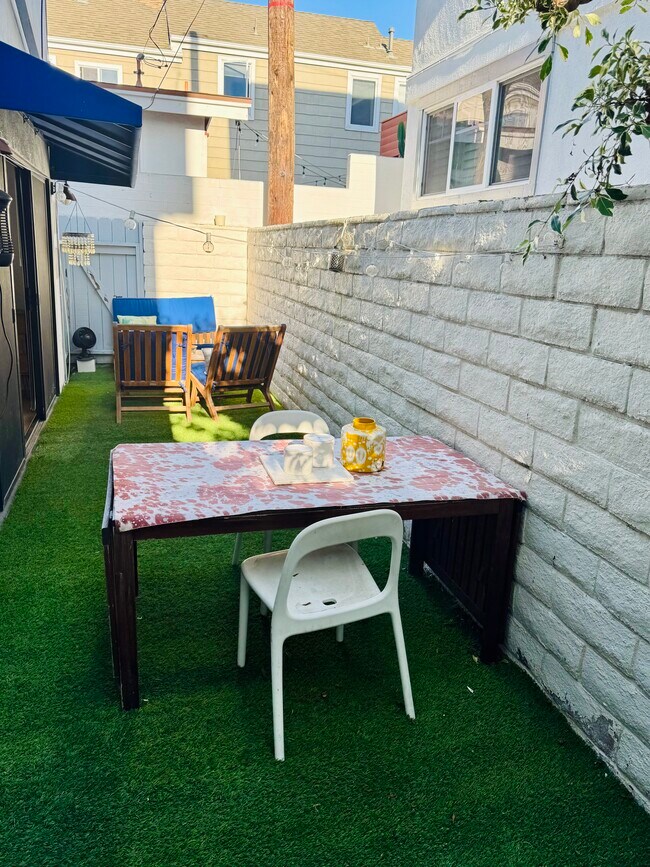 Building Photo - 468 27th St