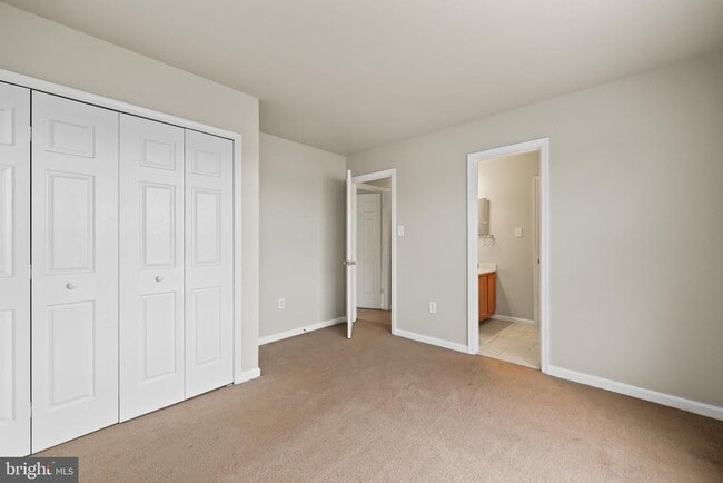 Building Photo - 16 Varone Dr