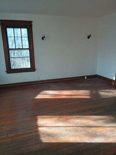 Building Photo - 33 Elmwood Ave
