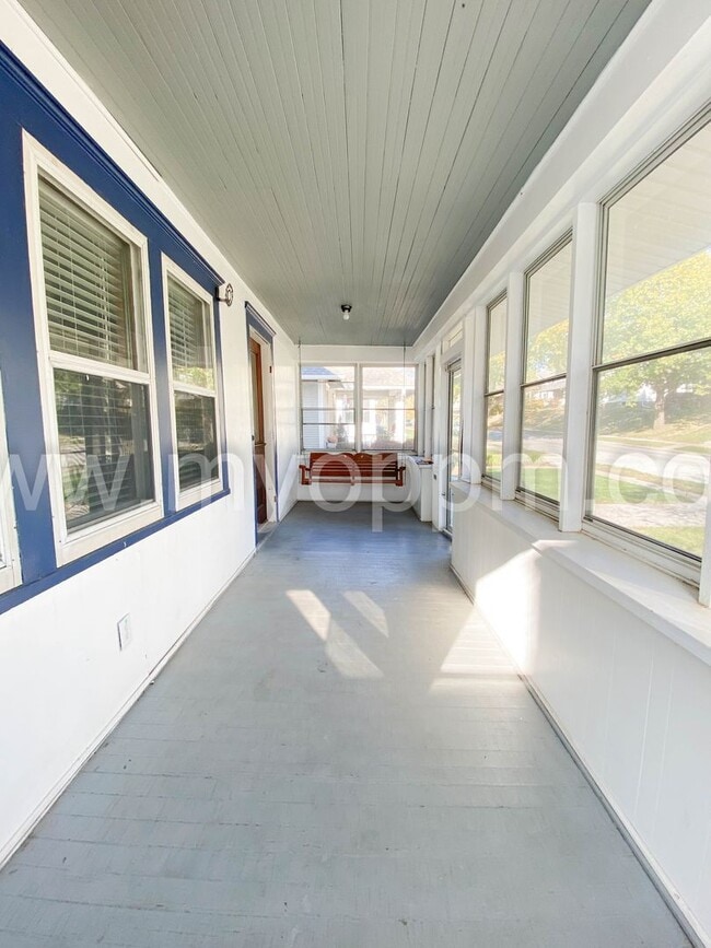 Building Photo - 2 Bed / 1 .5 Bath Home | Midtown