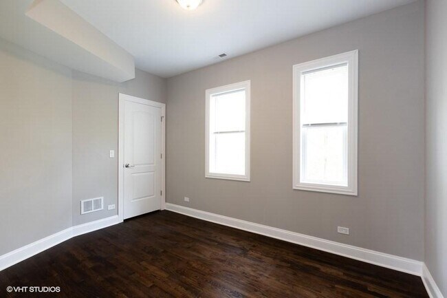 Building Photo - 2 bedroom in CHICAGO IL 60625