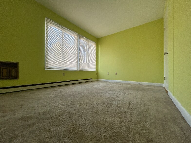 Building Photo - 24 Camp St