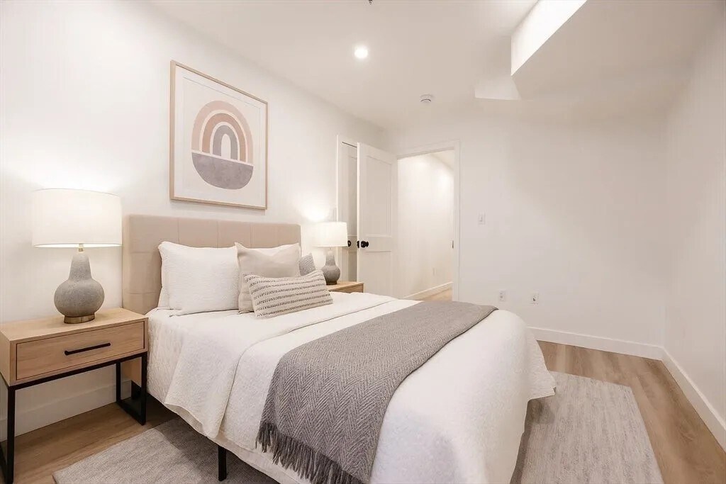 Building Photo - 12 George St