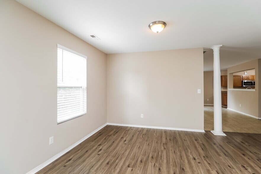 Building Photo - 11009 Dry Stone Dr