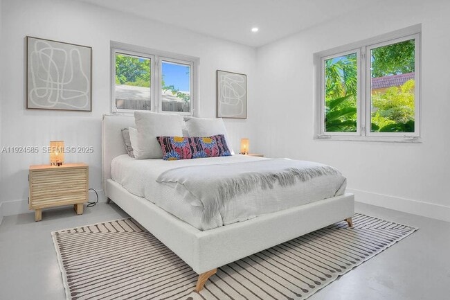 Building Photo - 117 NE 20th St