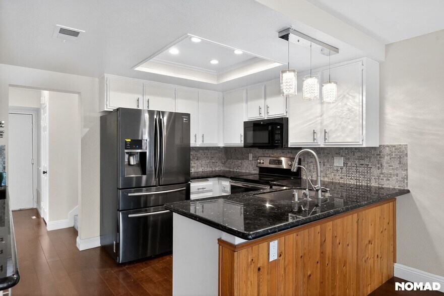 Building Photo - 15865 Lofty Trail Dr