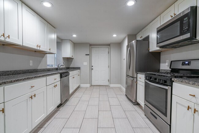 Building Photo - 295 Huxley Ave