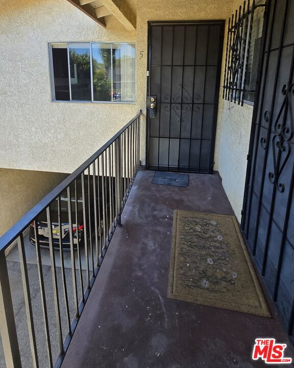 Building Photo - 2219 S Crenshaw Blvd