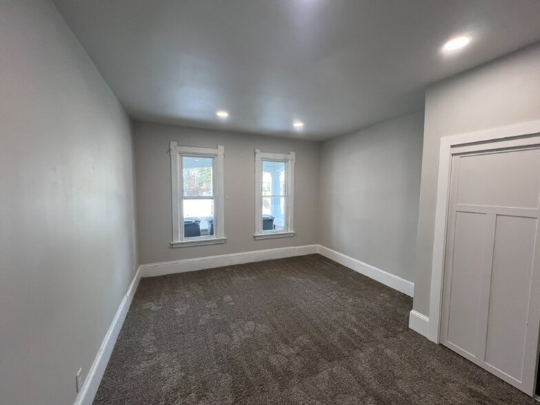 Building Photo - 1549 S 11th St