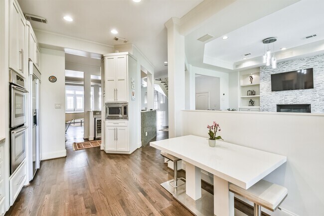 Building Photo - 4736 Post Oak Timber Dr