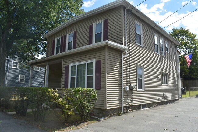 Building Photo - 469 Walnut St