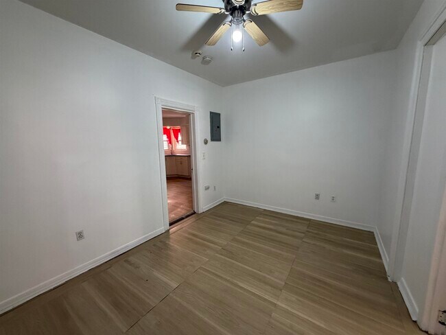 Building Photo - 619 38th St