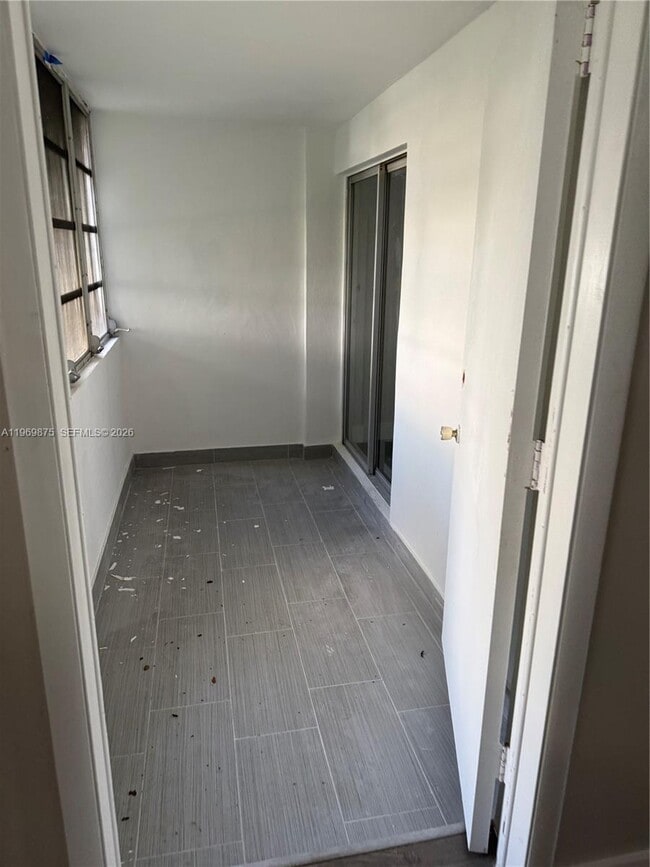 Building Photo - 1333 E Hallandale Beach Blvd