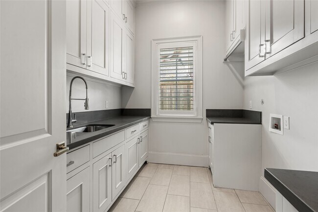 Building Photo - 5307 Huckleberry Ln