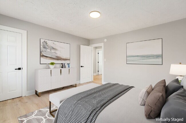 Building Photo - 2 Bedroom - Beautifully renovated, modern townhome close to downtown Columbus!