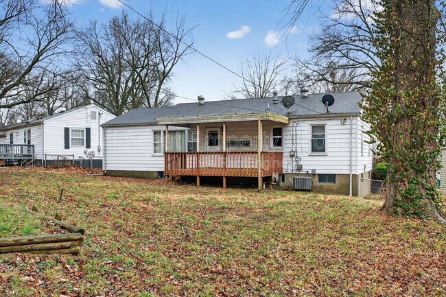 Building Photo - 1015 Avant Dr