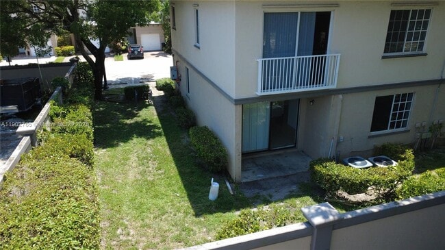 Building Photo - 2000 Freeport Dr