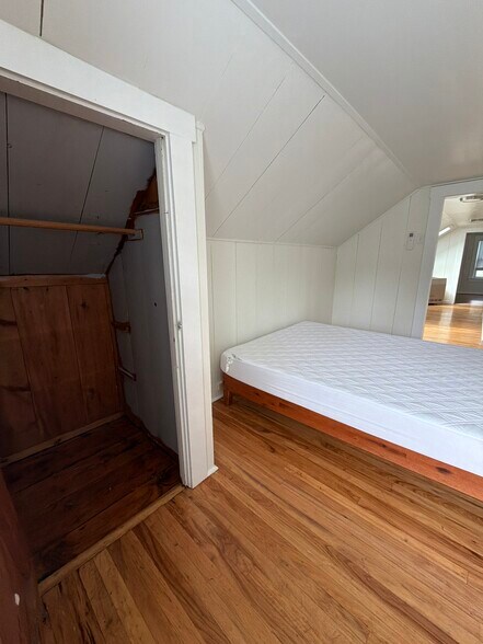 Building Photo - 50 Lyng St