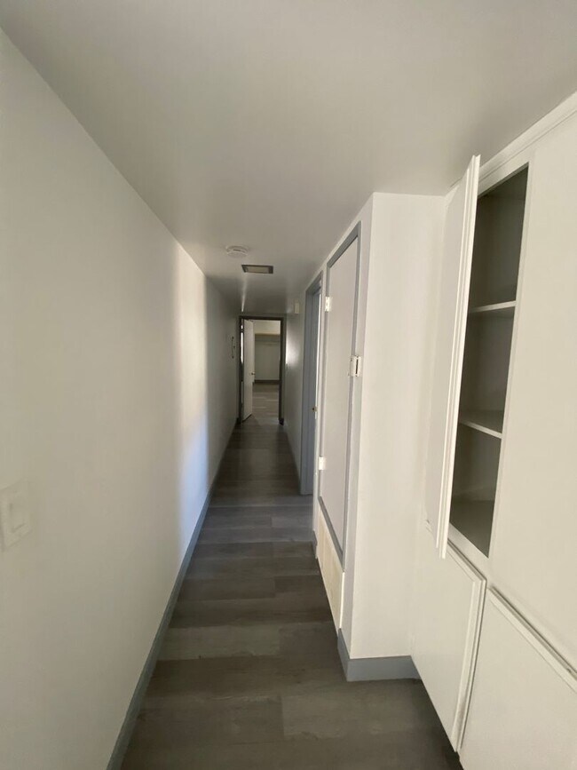 Building Photo - Julian House (DMM125)