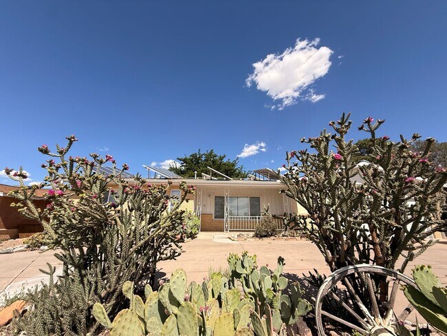 Building Photo - Garden home in Sandia Ridge