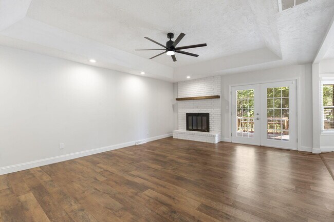 Building Photo - 3259 S Elmira Ave