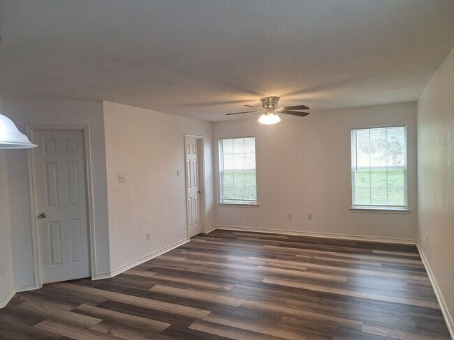 Building Photo - 2621 Lee Ave