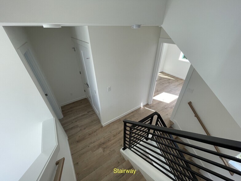 Building Photo - 1724E 11th Ave