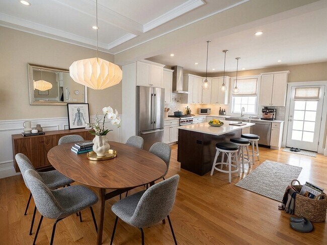 Building Photo - 42 Parsons St