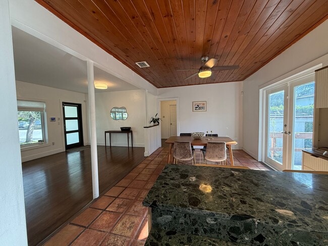 Building Photo - 2728 Kirk St