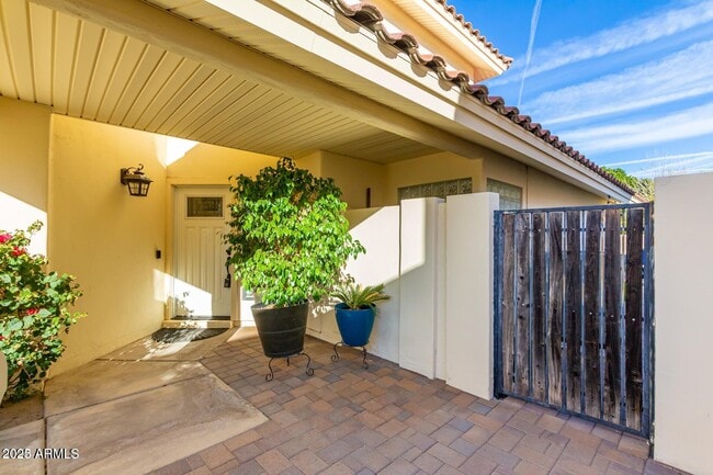 Building Photo - 2174 E Aspen Dr