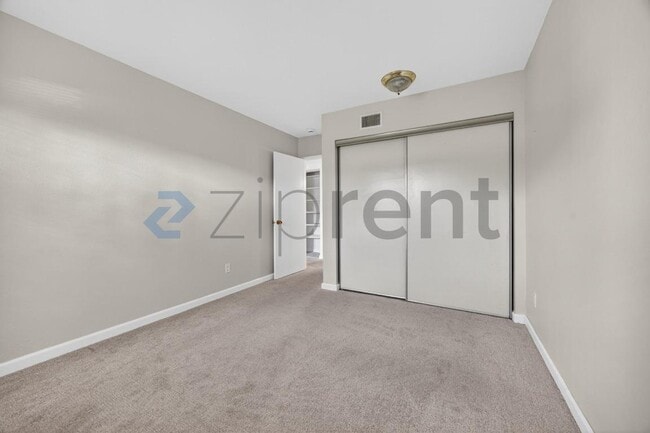 Building Photo - 13333 Rollin Glen Rd