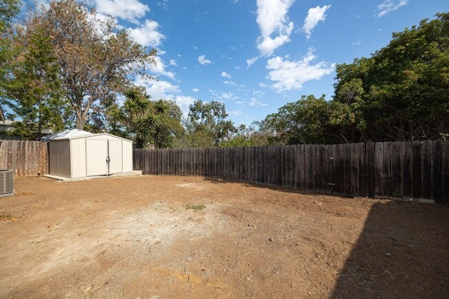 Building Photo - Single family home for rent 4bed/2bath! -$...