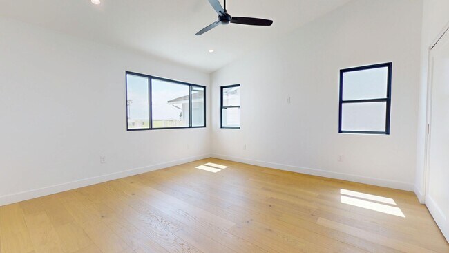Building Photo - Gorgeous Fully Remodeled 5 Bedroom Home wi...