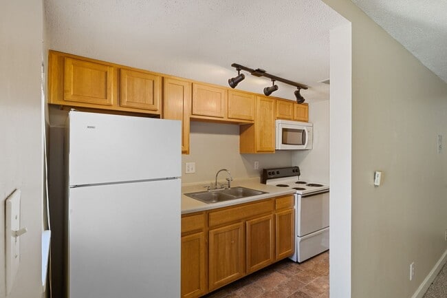 Building Photo - 3609 Balsam Ave