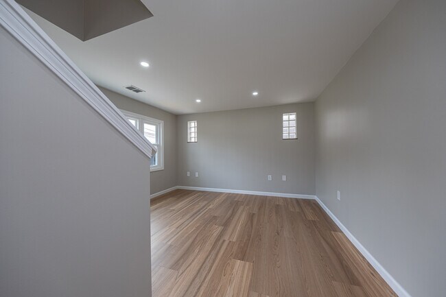 Building Photo - 734 Millers Run Rd