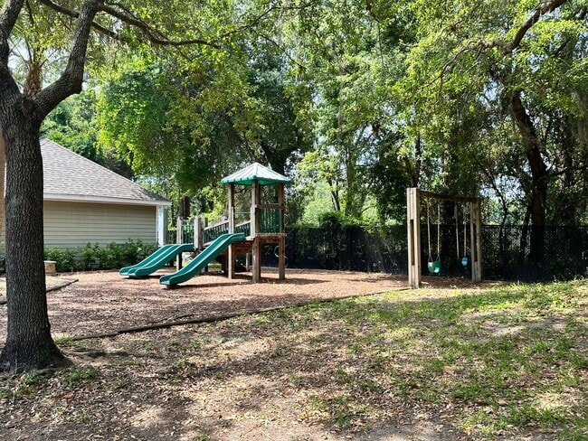 Building Photo - Gorgeous 2 bed/2 bath located in gated community!