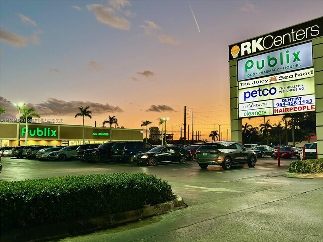 Building Photo - 900 NE 12th Ave