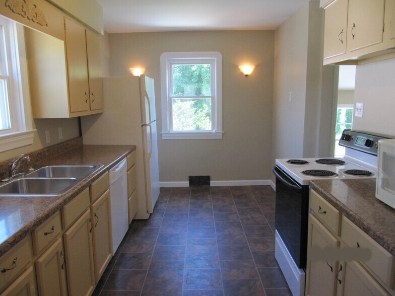 Building Photo - 1009 Filmore Ave