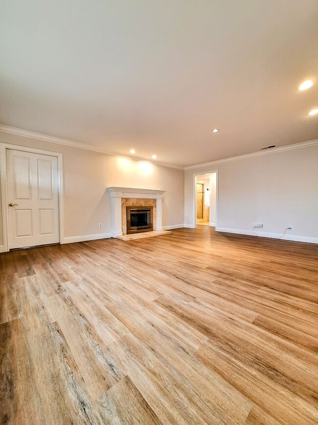 Building Photo - Beautiful Single Story House w/Low Mainten...