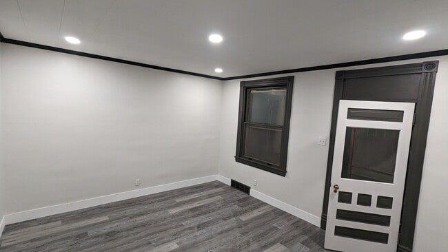 Building Photo - 424 Deer Ln