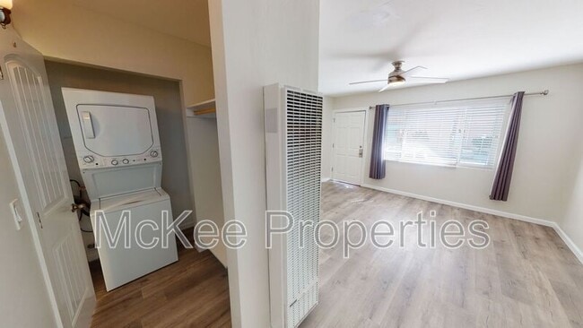 Building Photo - 208 Fir St