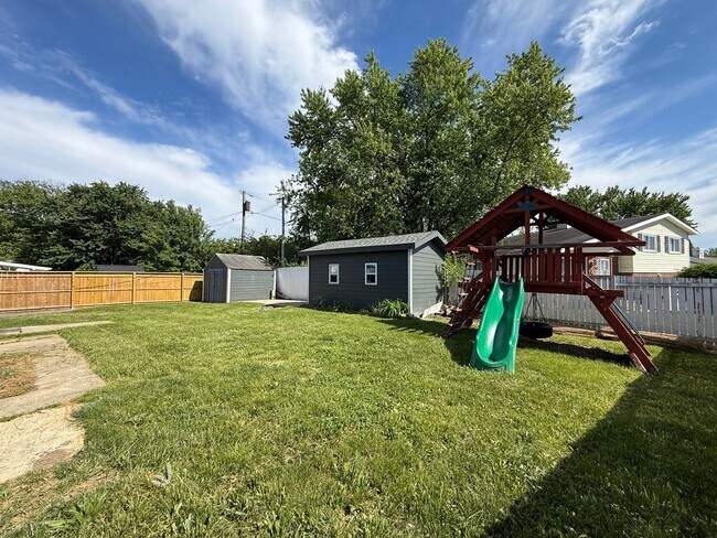 Building Photo - 7805 Brevort Rd