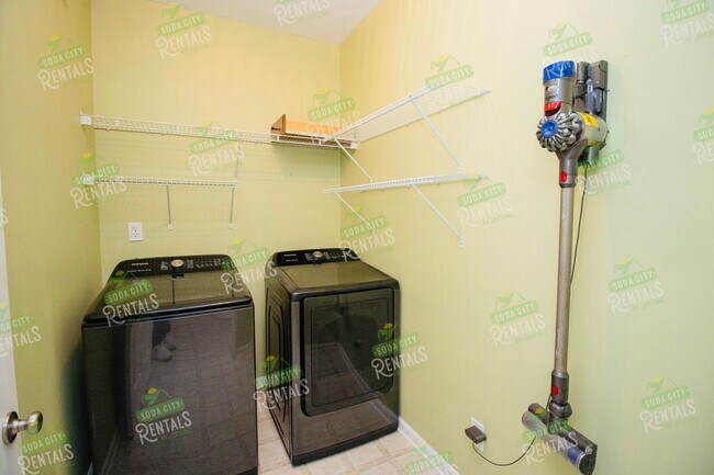 Building Photo - Prelease for June 15th, 2026- 3 Bedroom, 2...