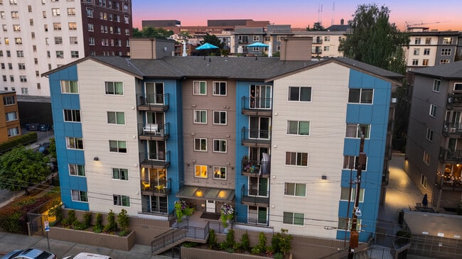 Building Photo - 1616 Summit Ave