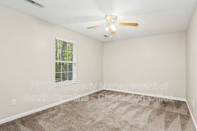 Building Photo - 3372 Wayland Dr