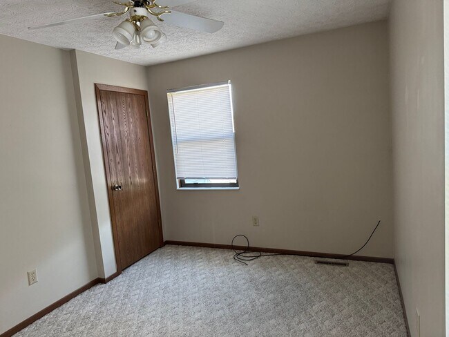 Building Photo - 3 Bedroom, 1.5 Bath Single Family Home - W...