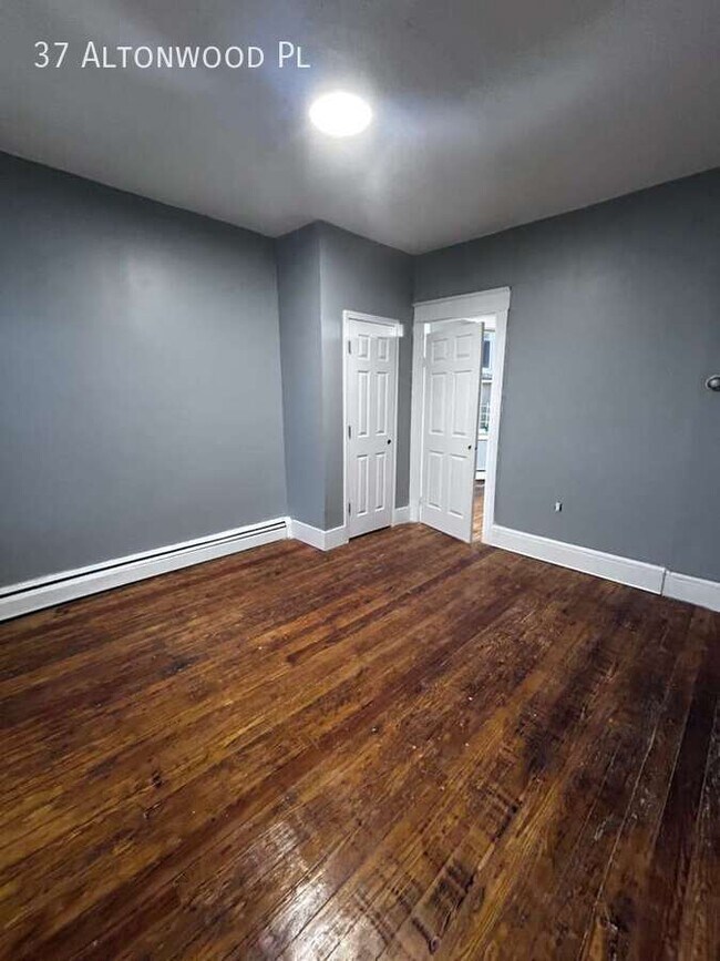 Building Photo - 37 Altonwood Pl