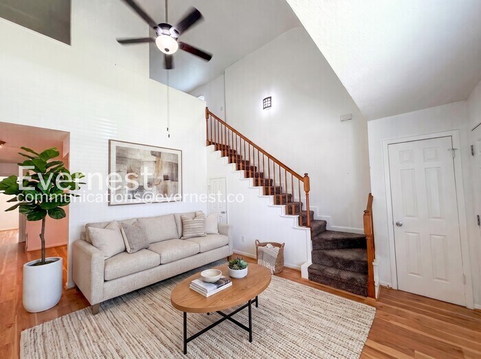 Building Photo - 707 Valley View Dr