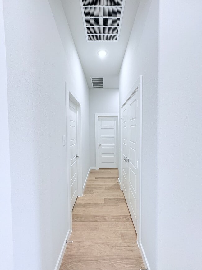 Building Photo - 401 Green Gables Dr